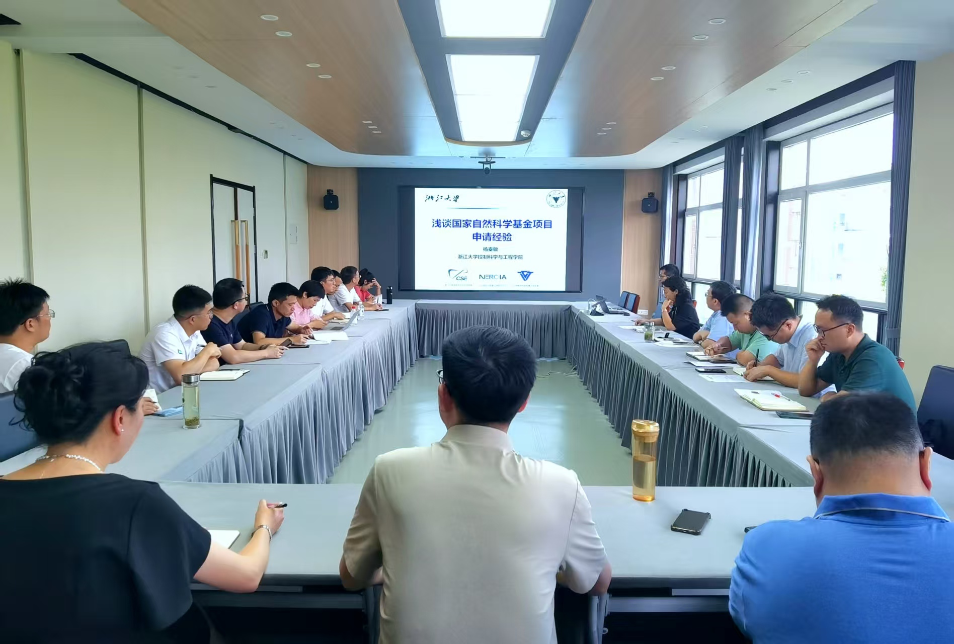 浙江大学杨秦敏教授来校开展专题指导活动
